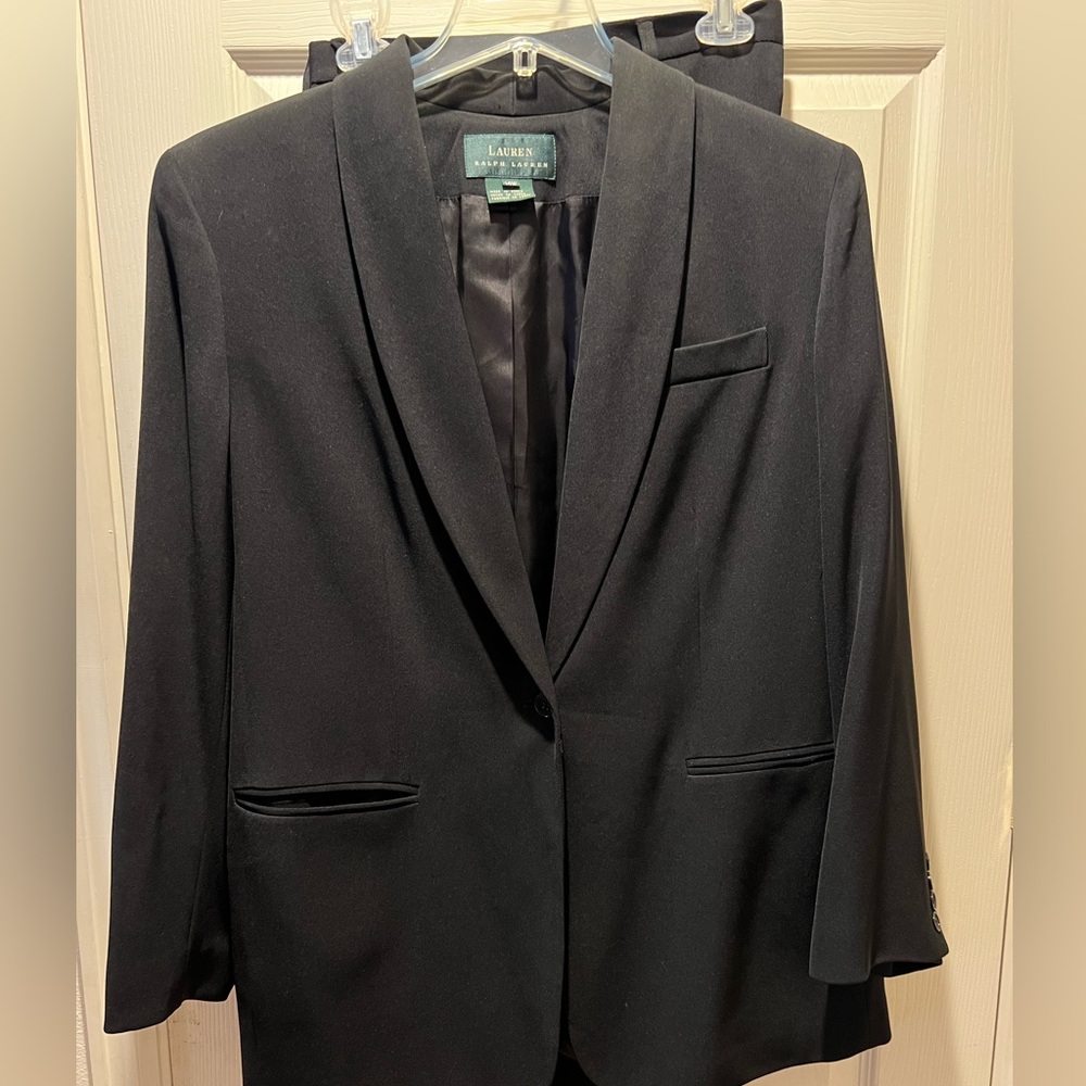 Beautiful Classic Women’s Lauren by Ralph Lauren Suit
